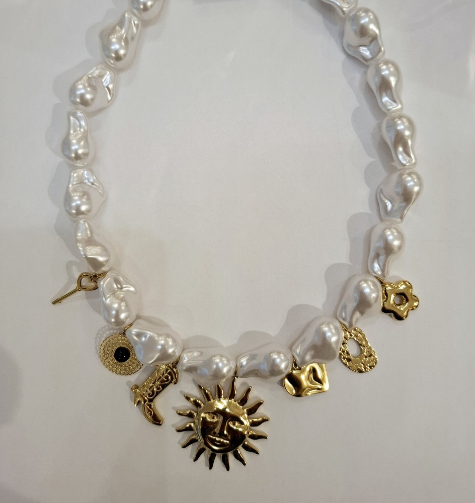 ΚΟΛΙΕ ΜΕ ΠΕΡΛΑ