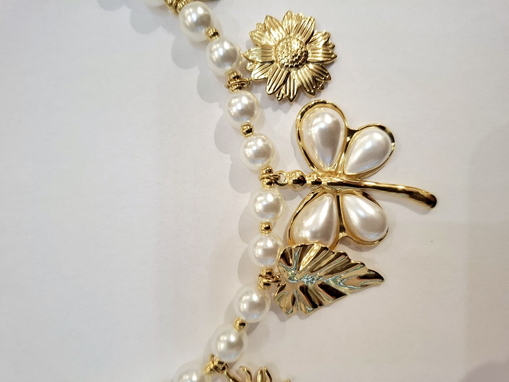 ΚΟΛΙΕ ΜΕ ΠΕΡΛΑ