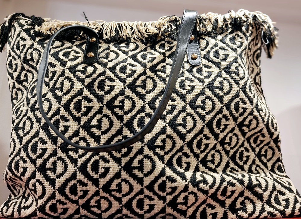 ΤΣΑΝΤΑ ΠΛΕΧΤΗ