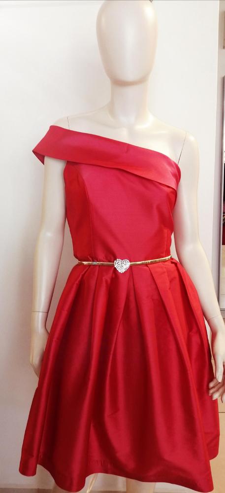 ΦΟΡΕΜΑ ΤΑΦΤΑΣ ΣΕ ΚΟΡΑΛΙ ΜΕ ΕΝΑ ΩΜΟ