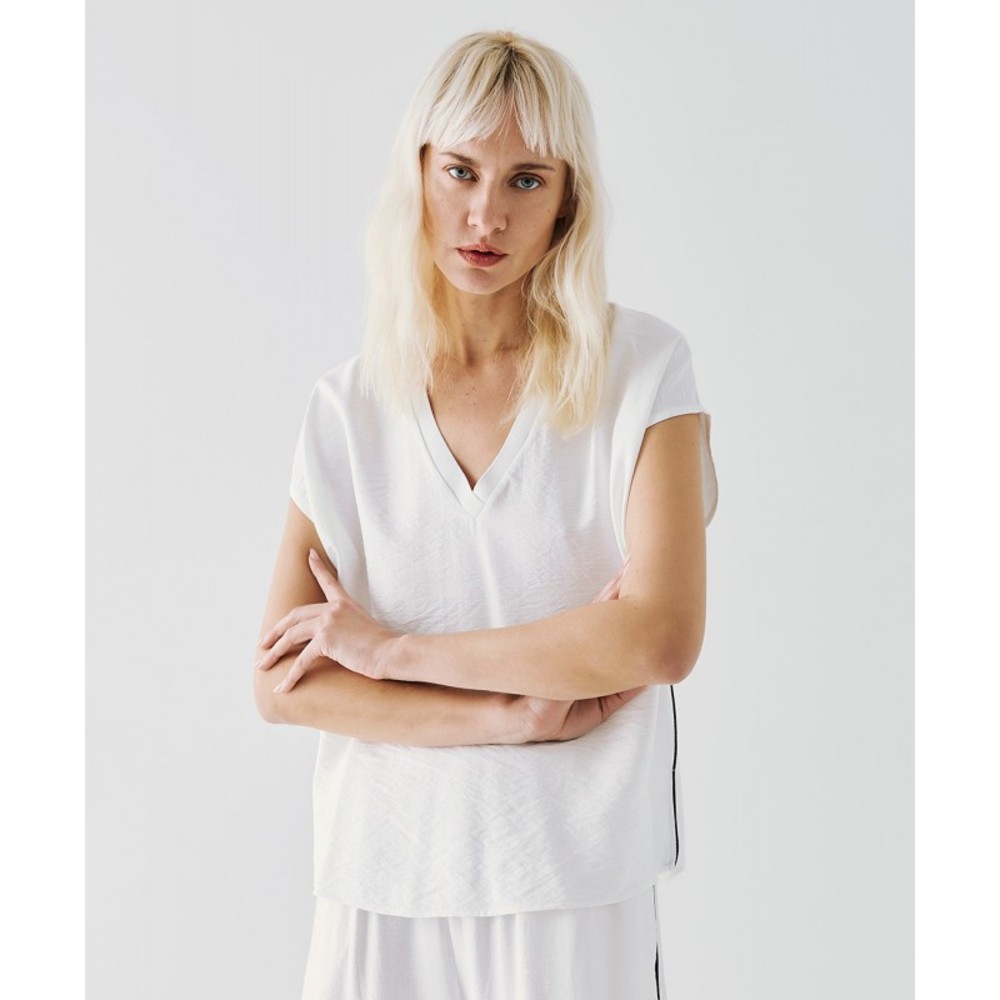 ΜΠΛΟΥΖΑ ΛΕΥΚΗ