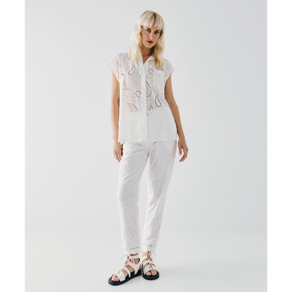 ΠΟΥΚΑΜΙΣΟ  ΜΕ ΚΟΦΤΟ ΚΕΝΤΗΜΑ