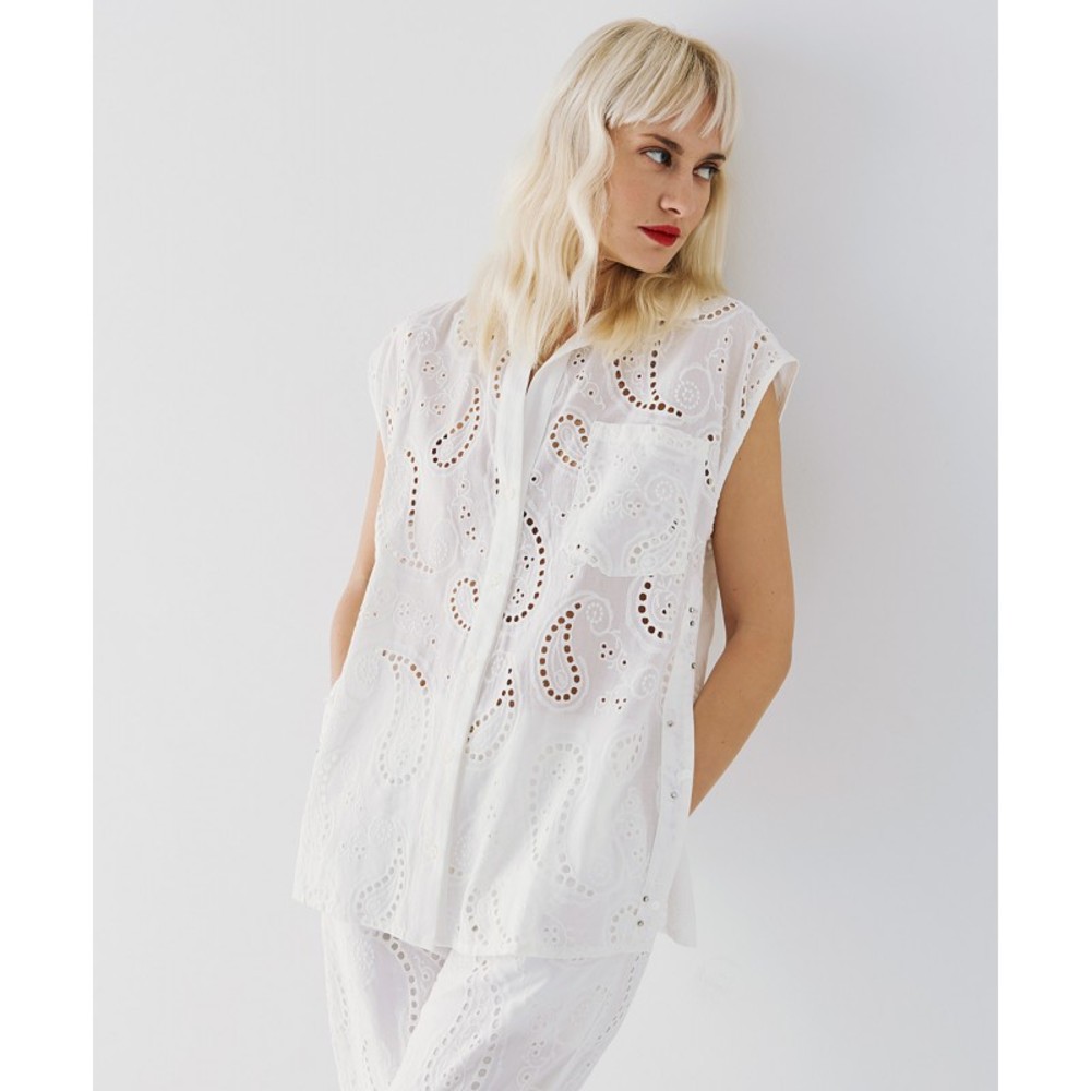 ΠΟΥΚΑΜΙΣΟ  ΜΕ ΚΟΦΤΟ ΚΕΝΤΗΜΑ