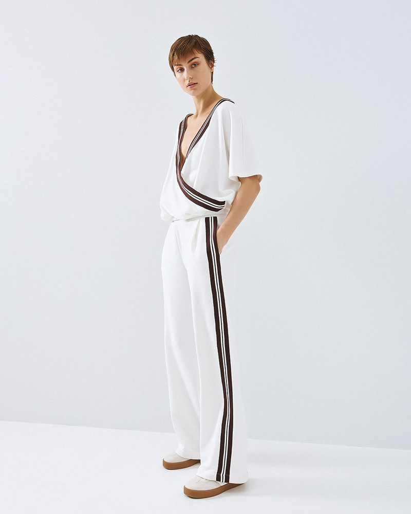 ΠΑΝΤΕΛΟΝΙ ΜΕ ΡΙΓΑ ΣΤΟ ΠΛΑΙ