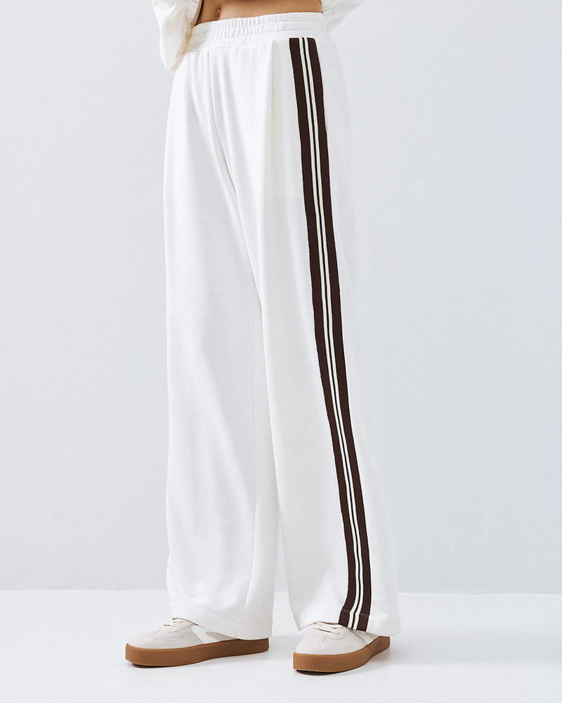 ΠΑΝΤΕΛΟΝΙ ΜΕ ΡΙΓΑ ΣΤΟ ΠΛΑΙ