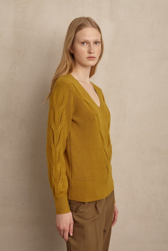 ΠΟΥΛΟΒΕΡ  V ΜΕ ΩΡΑΙΑ ΠΛΕΞΗ ΣΤΟ ΜΑΝΙΚΙ