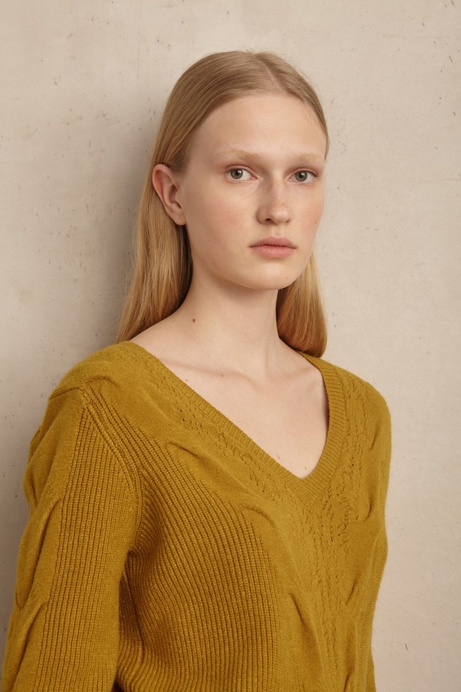 ΠΟΥΛΟΒΕΡ  V ΜΕ ΩΡΑΙΑ ΠΛΕΞΗ ΣΤΟ ΜΑΝΙΚΙ