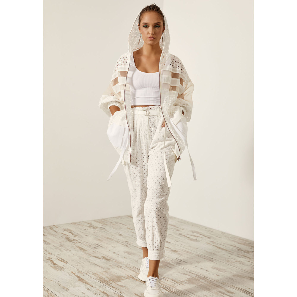 Ζακετα με broderie anglaise