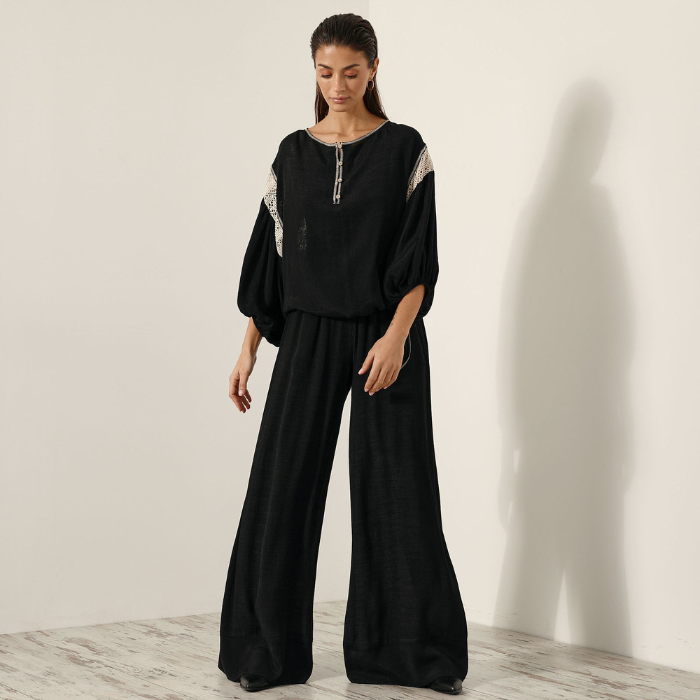 Μπλουζα μαυρη με δαντελα και κουμπια